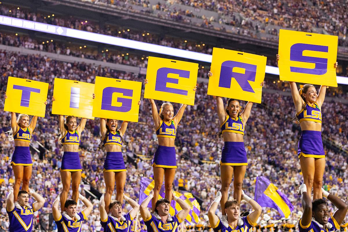 LSU cheerleaders