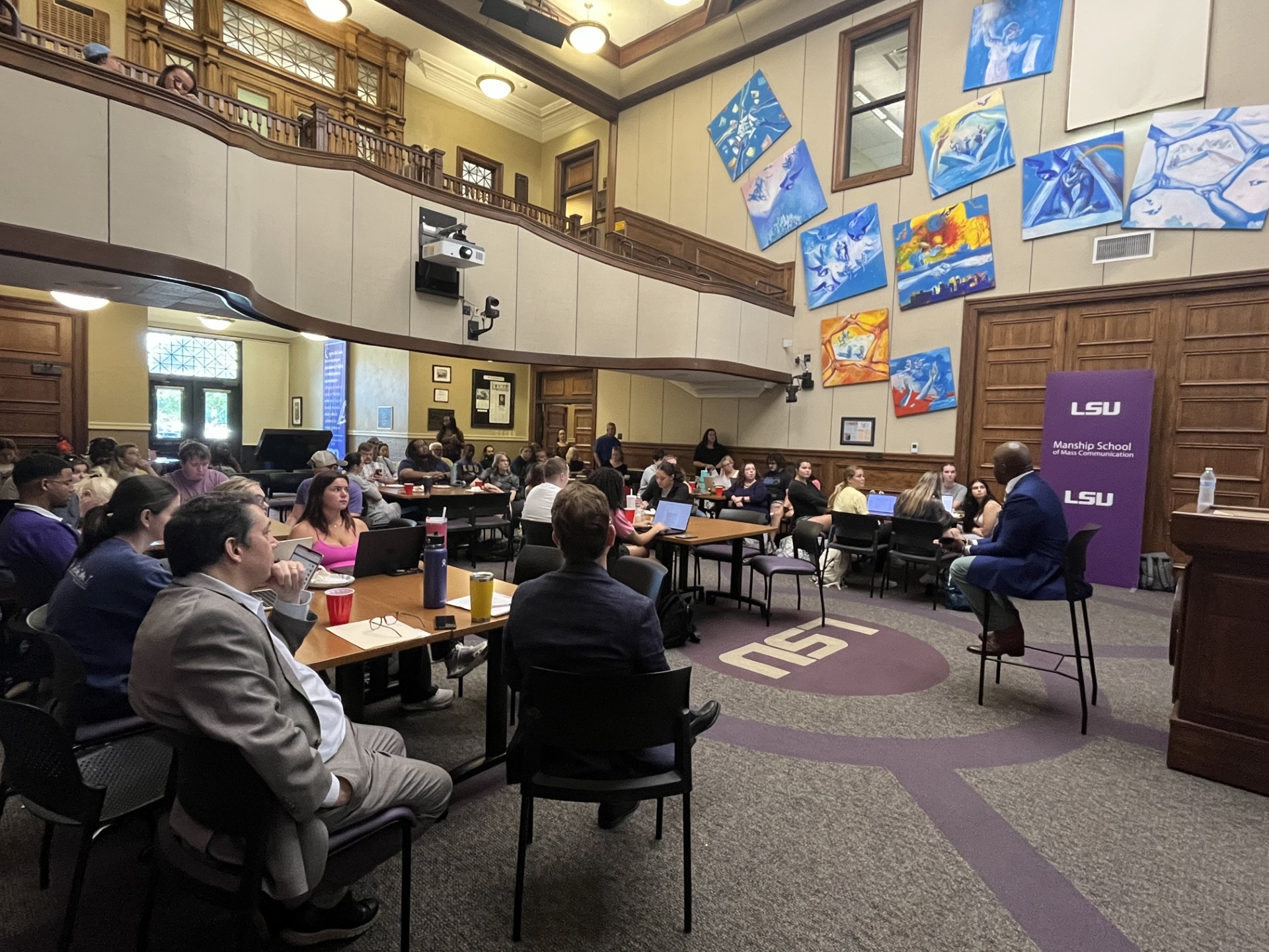 pizza and public affairs event photo of the crowd